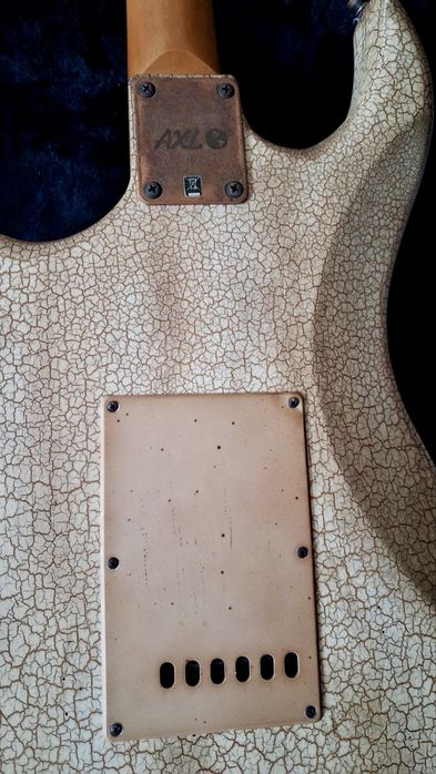 AXL Stratocaster, EMG designed pikups