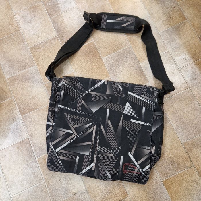 Torba na laptopa na ramię