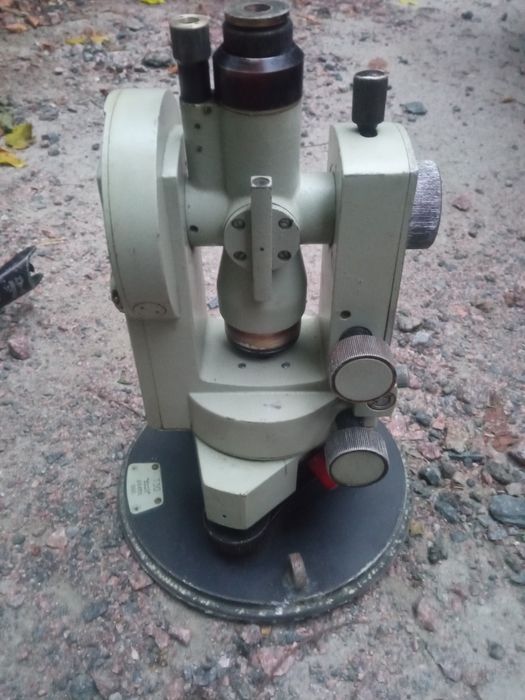 Теодолит Т30. СССР. 1980г. Рабочий.