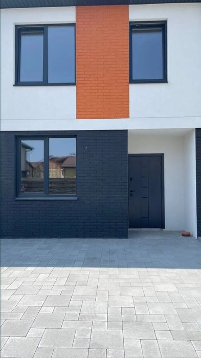 С Ремонтом и кухней новый таун 4спальни/+ студия