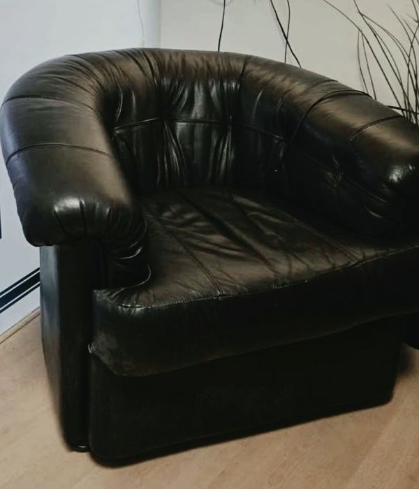 Sofa em pele preto