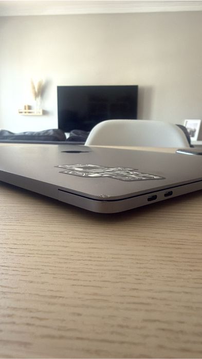 Macbook pro 2019 i9 15polegadas touchbar