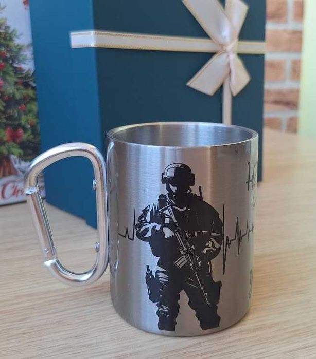 Металева чашка-карабін "Незламність у крові" — подарунок з характером
