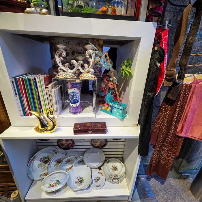 Caixa Japonesa Lacada Antiga – Floral Dourado – Com Fecho – 24,5 cm