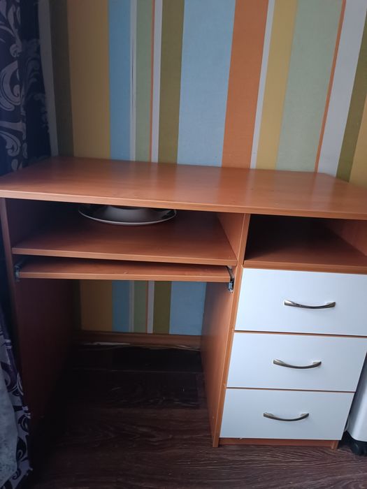 Стіл письмовий шкільний ,робочий