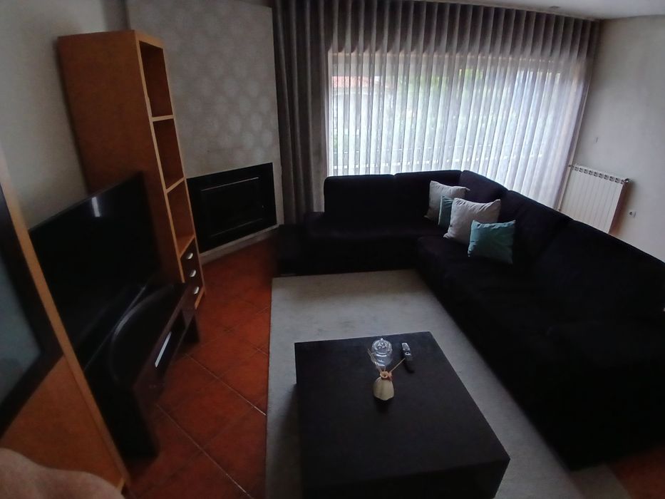 Sofá  mesa centro  móvel TV tapete cortina moldura...