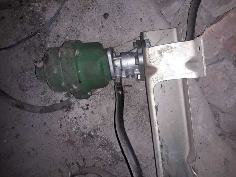 Продам электромагнитный клапан включения переднего моста ЗИЛ-131