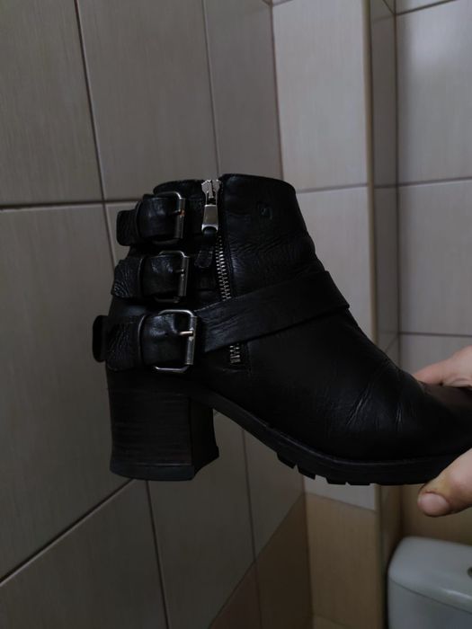 buty damskie 41  średnio wysokie design kozaki skórzane z efektem zawi