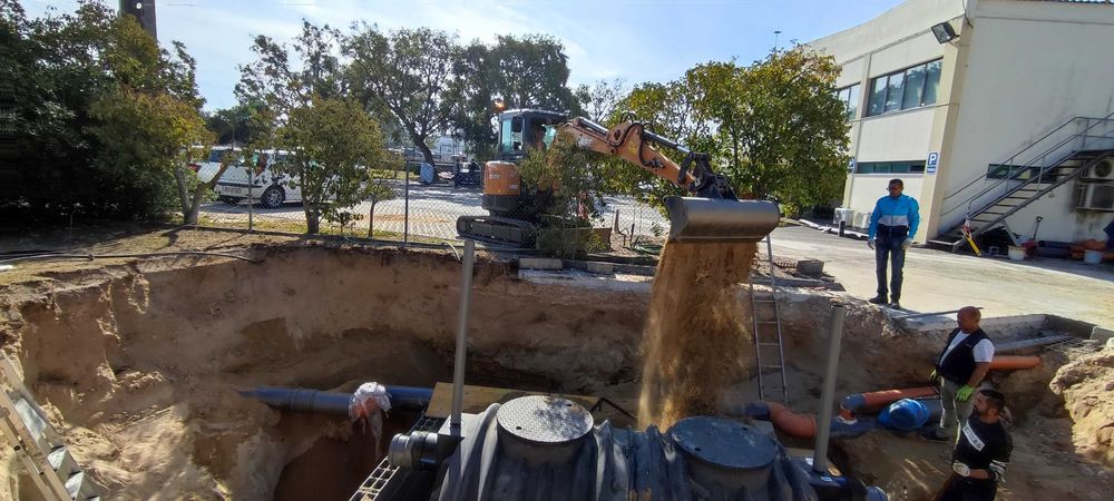 Aluguer mini giratória, bobcat e carrinha c/operador - Setúbal