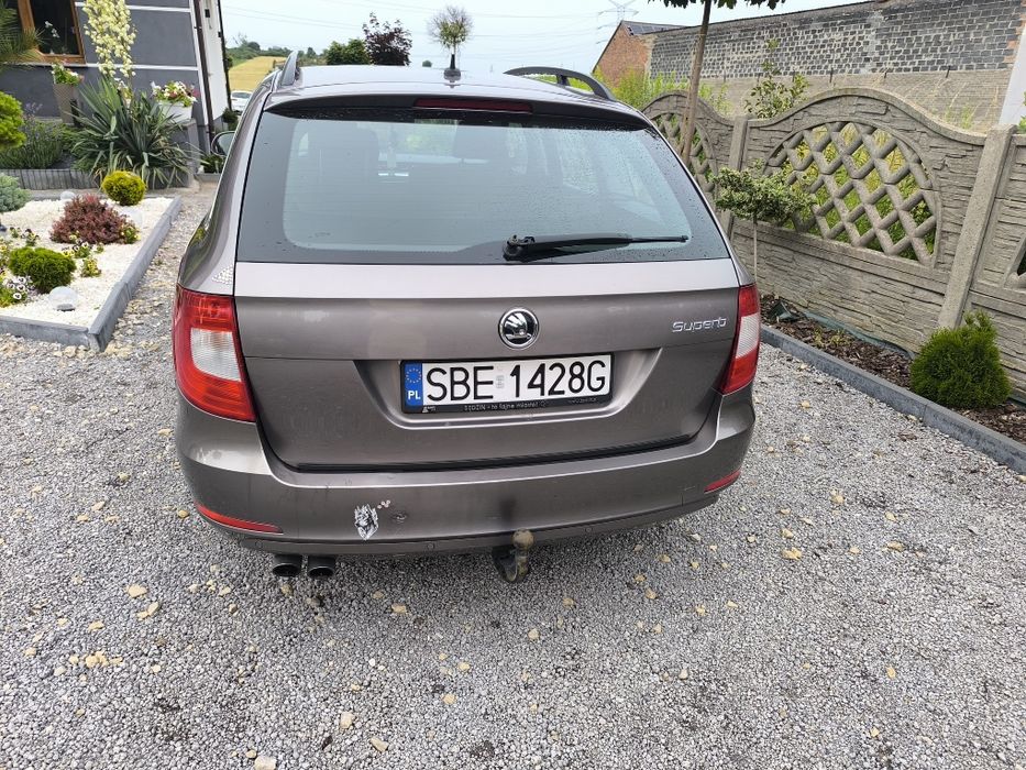 Skoda superb  benzyna 2010 serwisowana książka serwisowa