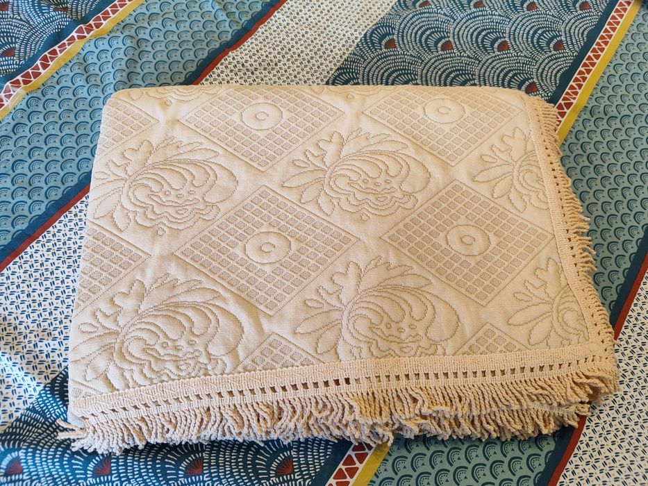 Colcha vintage casal beje