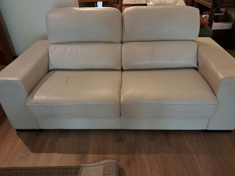 Sofá Branco Pele (2 lugares)