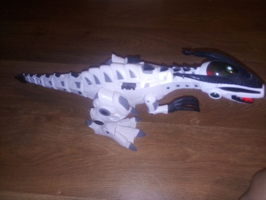 Динозавр робот  .