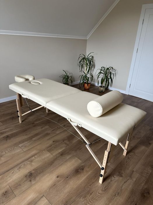 Масажний стіл, косметологічна кушетка, для нарощування вій.