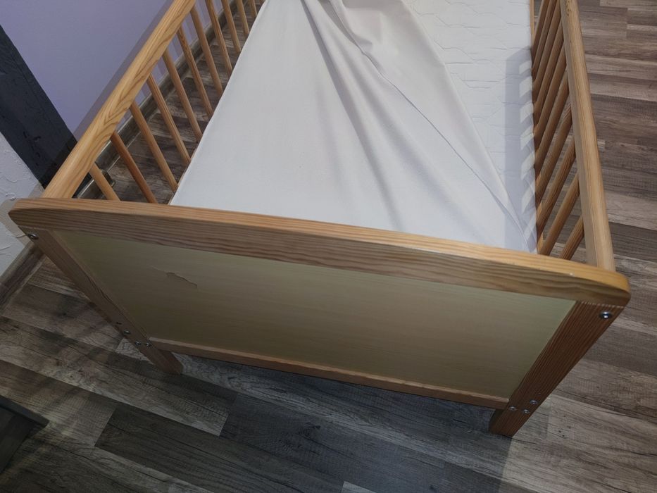 Łóżko drewniane z barierką 140/70 z maracem