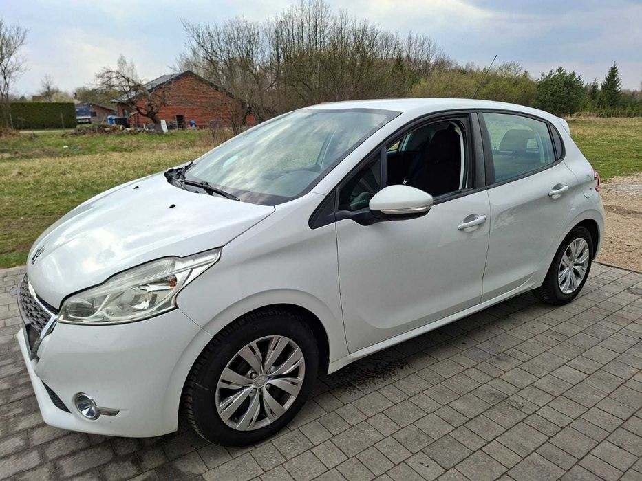 Peugeot 208  1,6 hdi 92km Klima niski przebieg