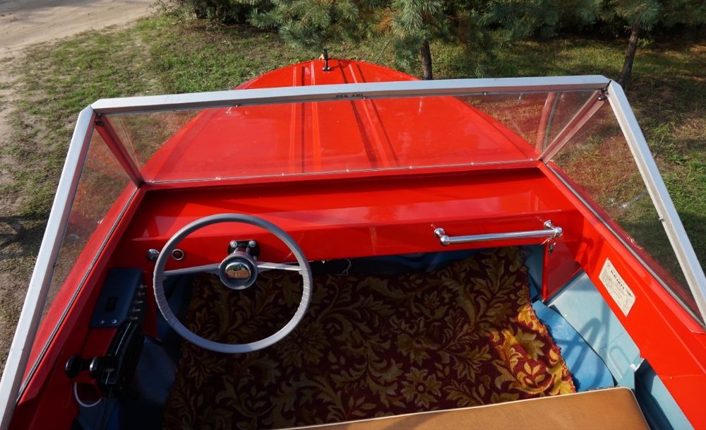 Лодку "КРЫМ", с мотором болотоходом + лафет.