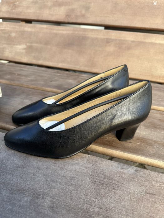 Sapatos salto pretos