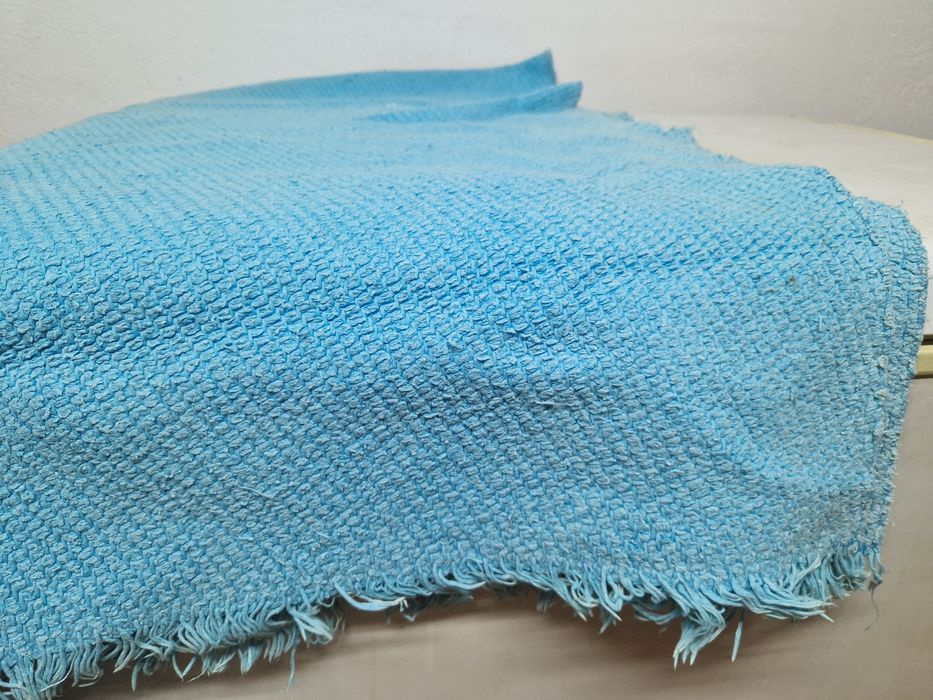 Carpete azul usada