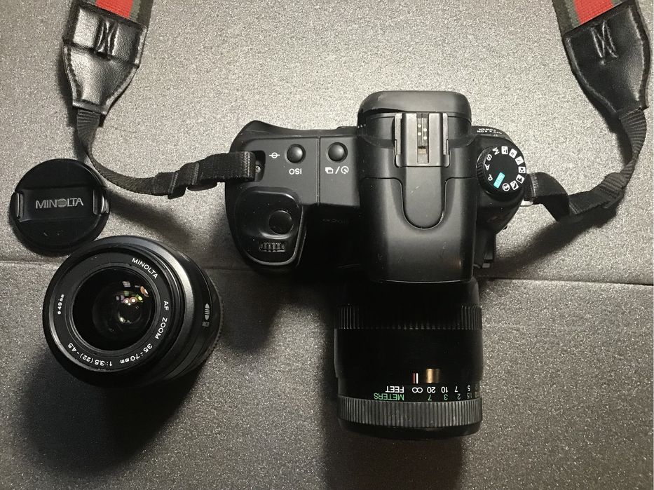 Sony Alpha 200 - 2 objetivas, carregador, bateria, cartão CF 8GB, etc