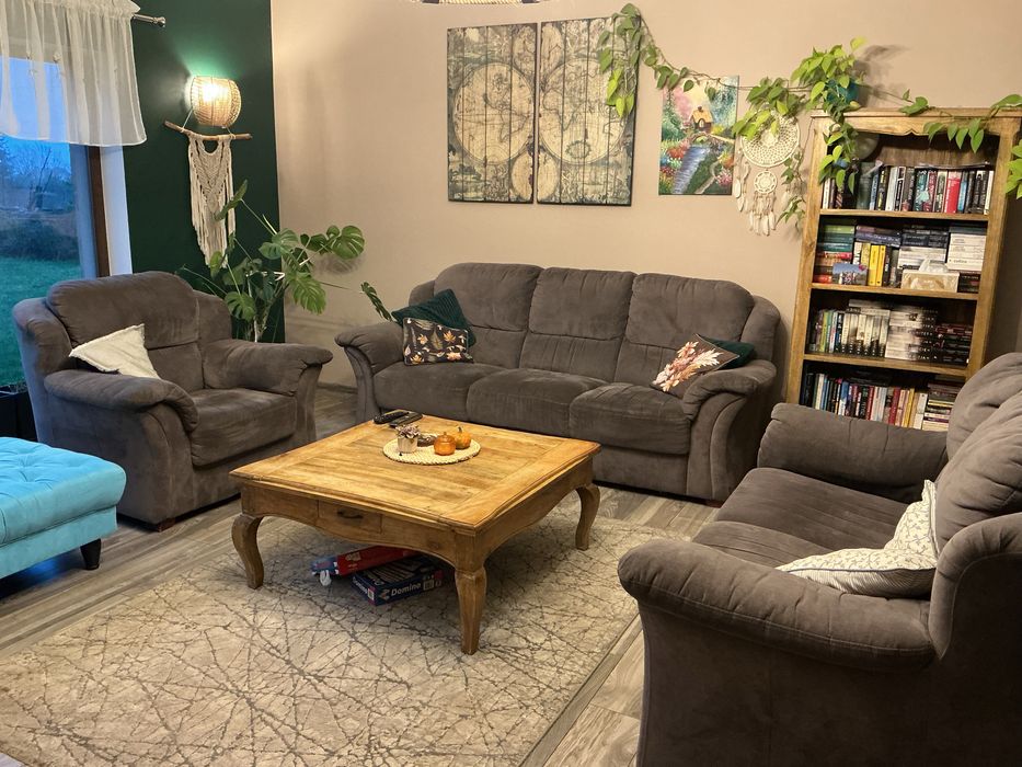 Szary komplet wypoczynkowy