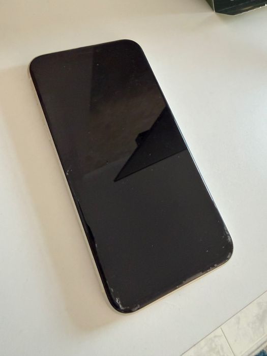 iPhone 11 - com ecrã partido