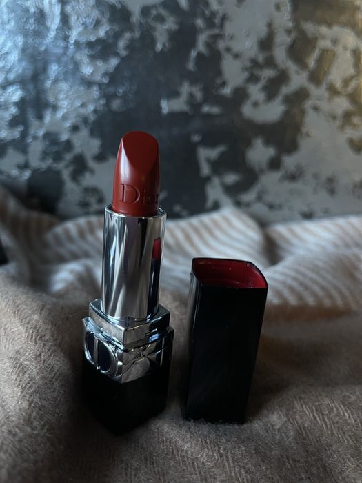 Косметика Dior.