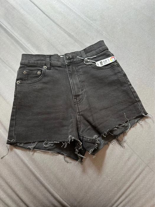 Szorty jeansowe postrzępione XS