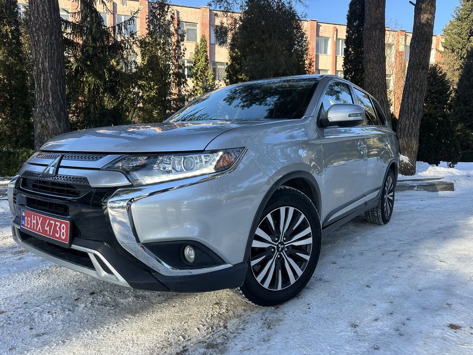 Mitsubishi Outlander 2020 року