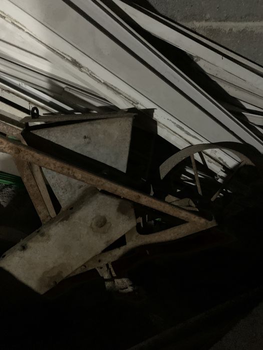 Semeador manual antigo para milho e feijão