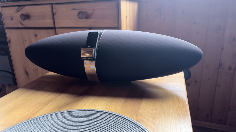 Glośnik Bowers&Wilkins Zeppelin AIR lighting.