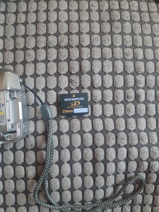 Фотоапарат Olympus C-460.