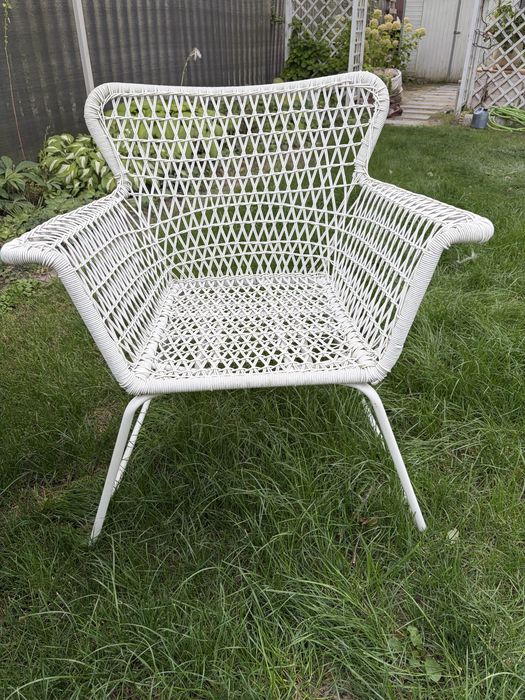 IKEA HÖGSTEN – białe krzesło ogrodowe