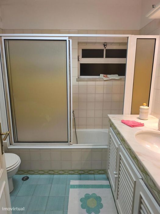 Quarto - localizado em Setubal