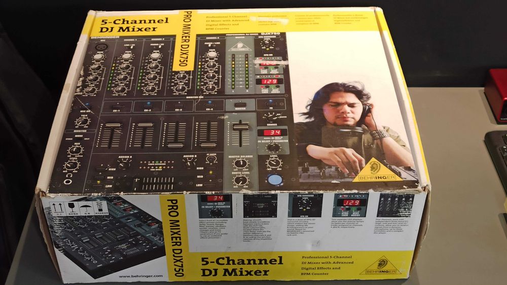 Новий 2/3 вартості мікшерний пульт Behringer PRO Mixer DJX750