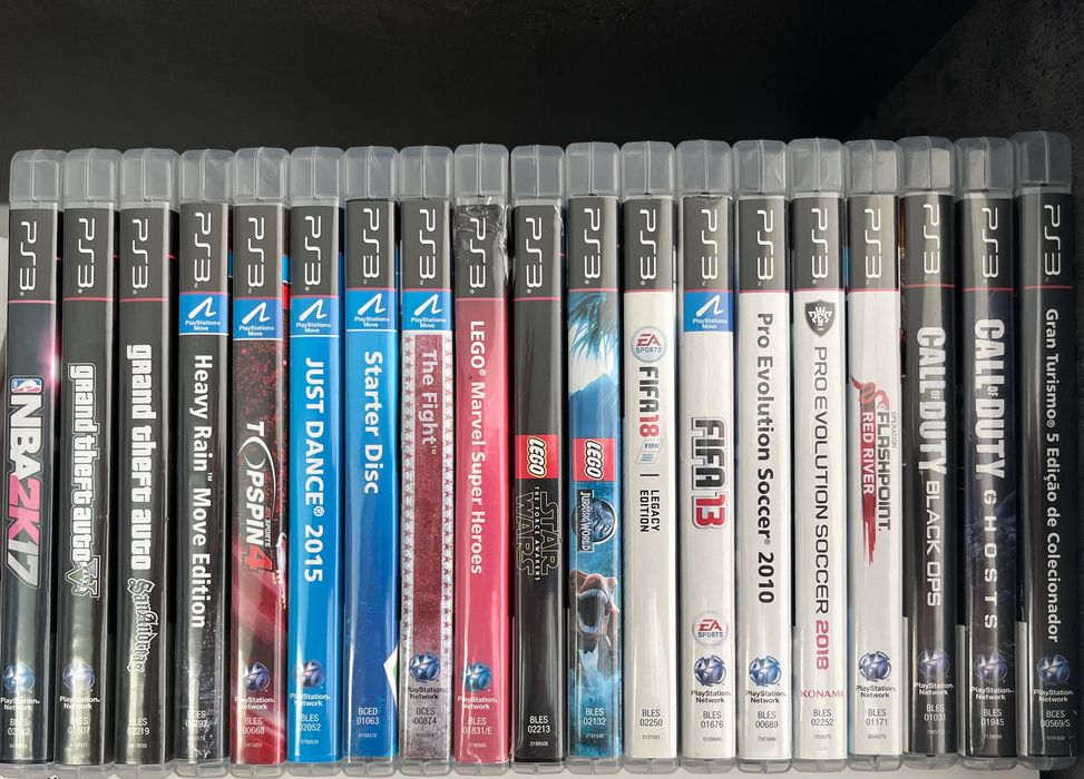 Sony PS3 Slim 160 GB em bom estado, cabo HDMI, 2 comandos PS3 e 18 jogos, incl. GTA5 e Call of Duty Black Hawks.
