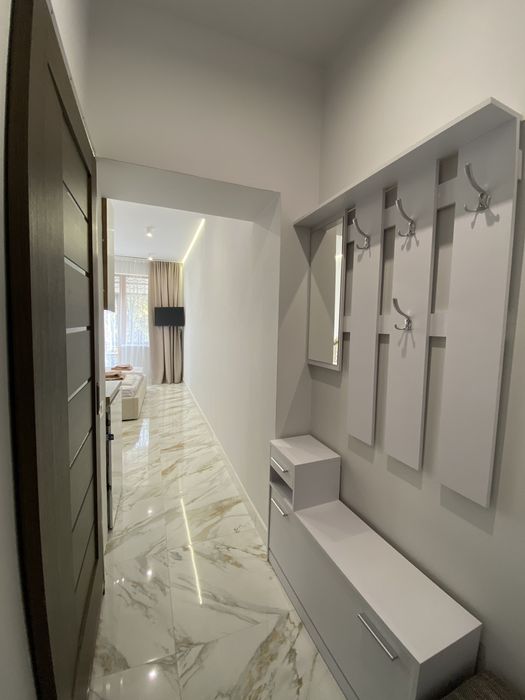 Квартира подобово з балконом,ближній центр