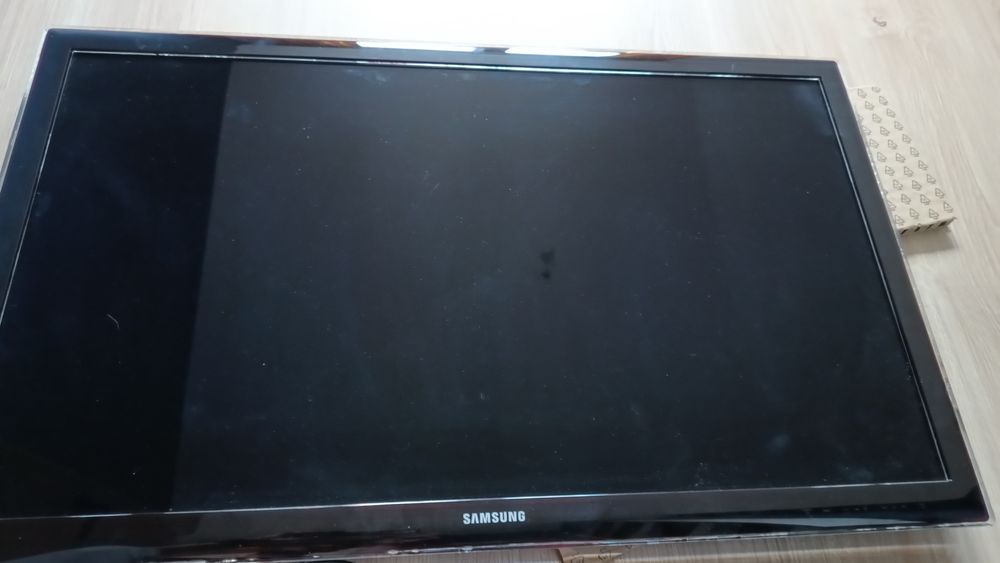 Uszkodzony Telewizor TV Samsung 37 cali UE37D5500