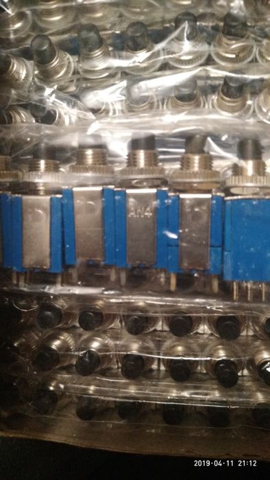 Переключатель кнопка AN4 две группы  DPDT 6pin без фиксации.