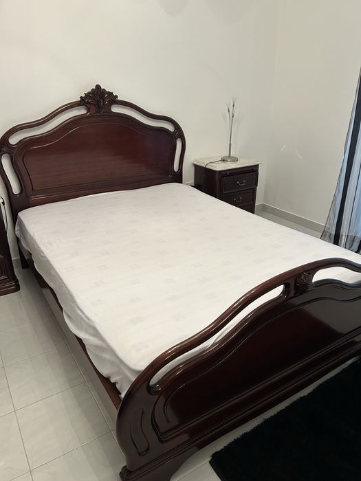 Mobília de quarto completa em mogno