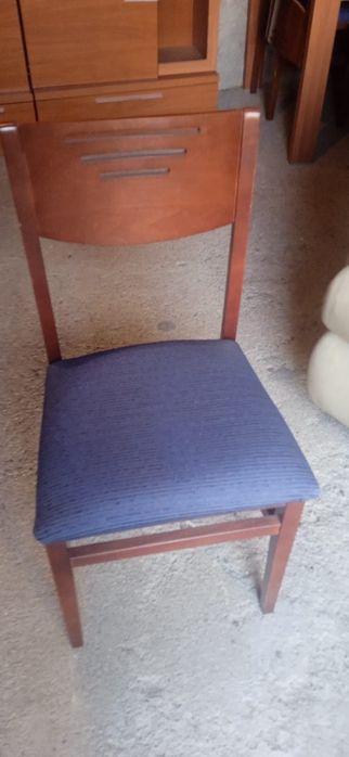 Mesa de madeira extensível c/4 cadeiras