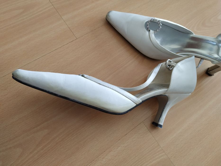 Sapatos brancos cerimônia