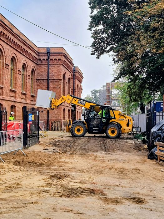 Rozładunki i załadunki - ładowarką teleskopową JCB 535-140