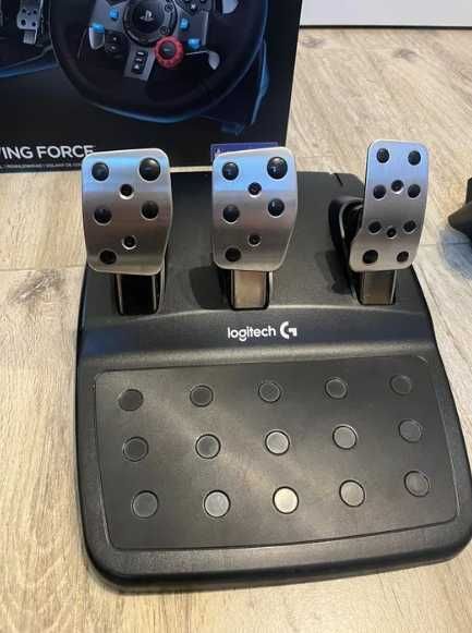 Logitech G29 Driving Force – kierownica do PS4/PC, stan bardzo dobry