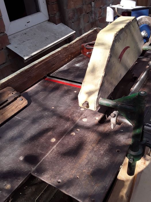 Продам деревообрабатывающий станок заводского изготовления и приспособ