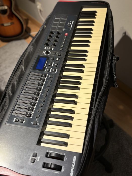 Teclado controlador novation impulse 61(Com teclas a falhar)