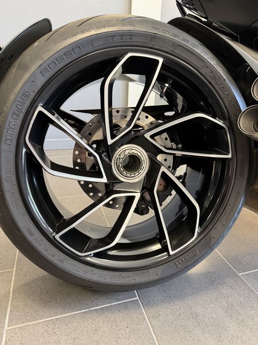 Ducati Diavel V4