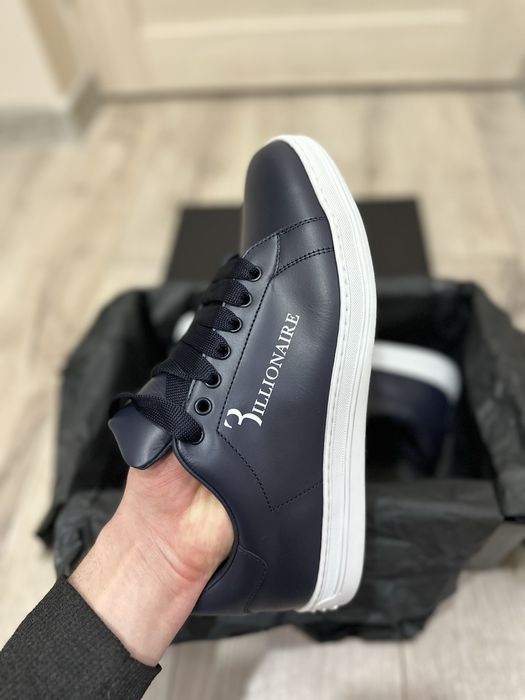 Продам новые сникерсы Billionaire  42-размер