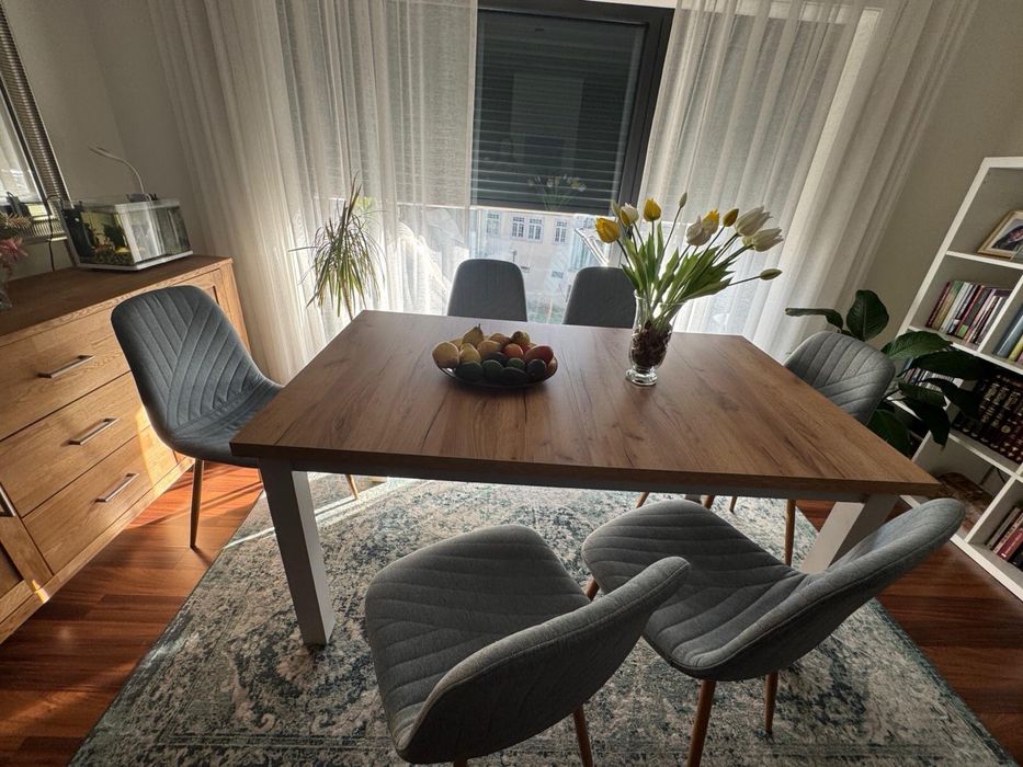 Mesa de jantar com 6 cadeiras modernas
