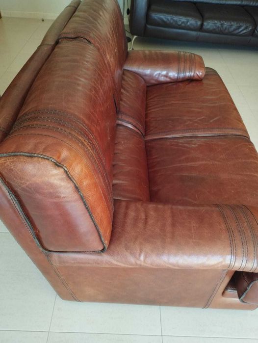 Sofá em pele de Búfalo em bom estado